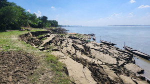 ভাঙন হুমকিতে স্কুল বিজিবি ক্যাম্প