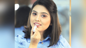 ঠোঁট  ফাটছে?