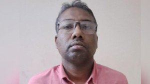 তিনি বিশেষজ্ঞ চিকিৎসক তবে এসএসসি পাস