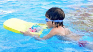 সাঁতার না জানায় বাড়ছে মৃত্যু সুইমিং পুল চায় শহরবাসী