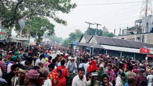 দরকষাকষি করে শ্রম  বিক্রি, মজুরি বৈষম্যের  শিকার নারী
