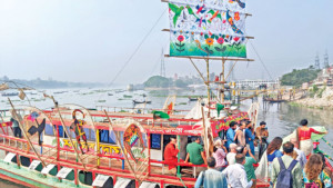 বুড়িগঙ্গাপাড়ের জীবন উঠে এলো শিল্পকর্মে