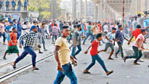 অটোরিকশা চালকদের  অবরোধে অচল ঢাকা