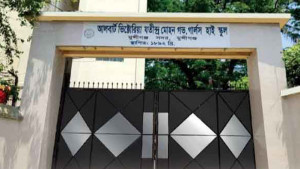 কোচিংয়ে না গেলে ছাত্রীদের  শ্রেণিকক্ষে হেনস্তা