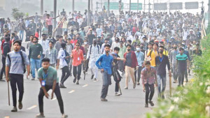 ঘোষণা দিয়ে নৈরাজ্য, ঠেকানো যাচ্ছে না তবুও