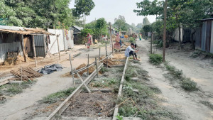রেলের কোটি টাকার জমিতে গড়ে উঠছে অবৈধ বসতি