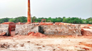 ছাড়পত্র ছাড়াই ৩২ বছর  ধরে চলছে ইটভাটা