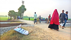 অবৈধ শতাধিক লেভেল ক্রসিং যেন মৃত্যুফাঁদ