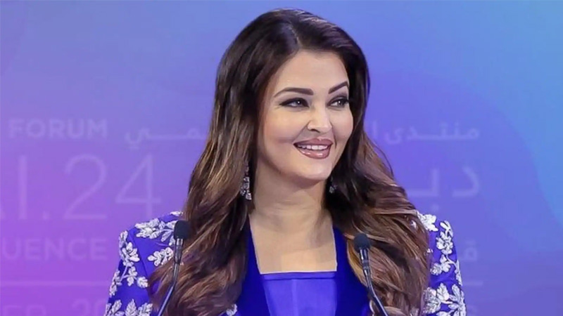 ‘বচ্চন’ পদবি কি মুছে ফেললেন ঐশ্বরিয়া ‘বচ্চন’ পদবি কি মুছে ফেললেন ঐশ্বরিয়া