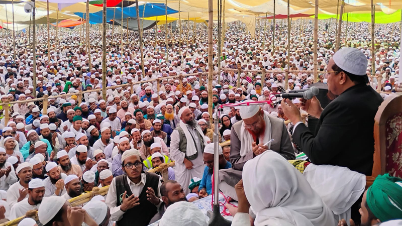 আখেরি মোনাজাতে শেষ হলো চরমোনাই মাহফিল আখেরি মোনাজাতে শেষ হলো চরমোনাই মাহফিল