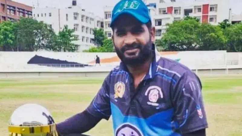 বাউন্ডারি মেরেই লুটিয়ে পড়লেন ক্রিকেটার, হাসপাতালে মৃত্যু বাউন্ডারি মেরেই লুটিয়ে পড়লেন ক্রিকেটার, হাসপাতালে মৃত্যু
