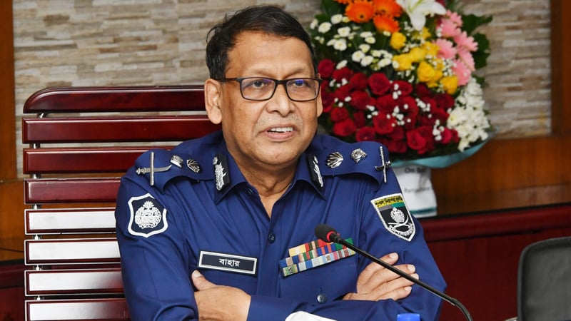 আইজিপির বাসায় ‘প্রবেশে নিষেধাজ্ঞা’ আইজিপির বাসায় ‘প্রবেশে নিষেধাজ্ঞা’