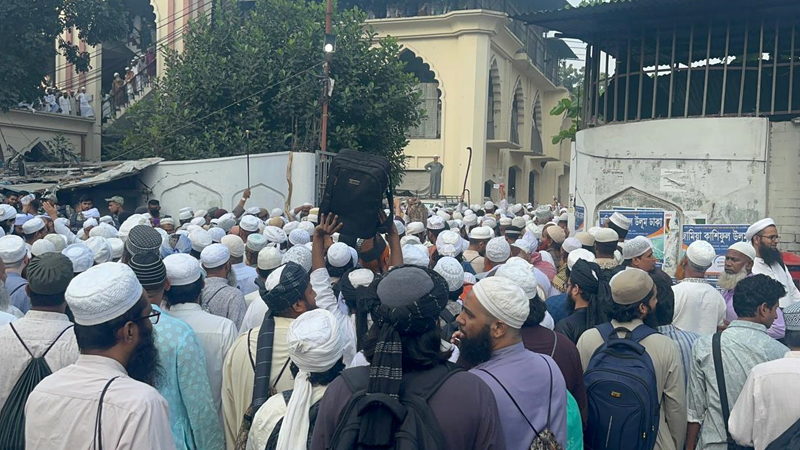 কাকরাইল মসজিদে ঢুকলেন সাদপন্থিরা কাকরাইল মসজিদে ঢুকলেন সাদপন্থিরা