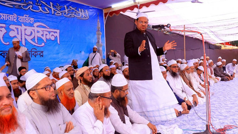 দেশের হিন্দুরা মায়ের কোলে আছেন: চরমোনাই পীর দেশের হিন্দুরা মায়ের কোলে আছেন: চরমোনাই পীর