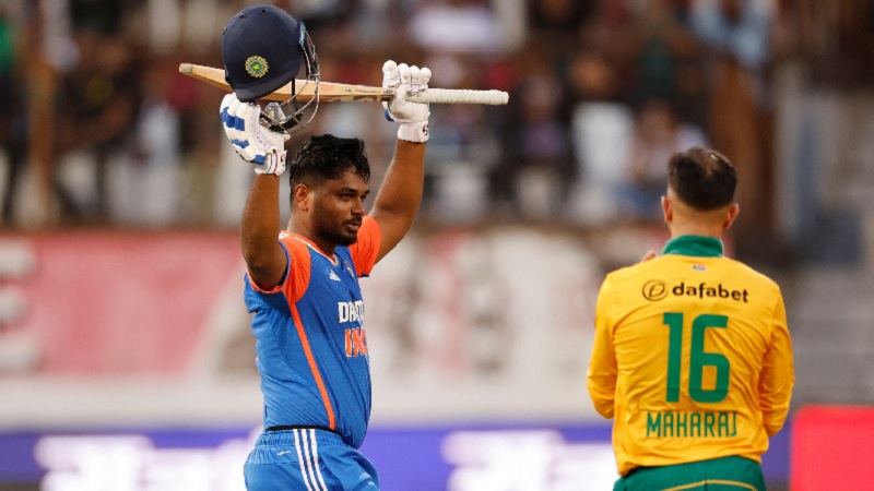 সঞ্জু যেন ২০১৩ সালের রোহিত সঞ্জু যেন ২০১৩ সালের রোহিত