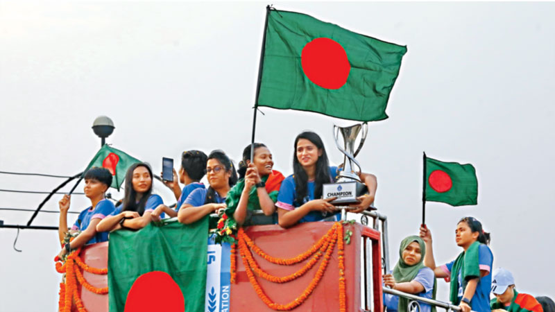 বীরকন্যাদের রাজসিক বরণ বীরকন্যাদের রাজসিক বরণ