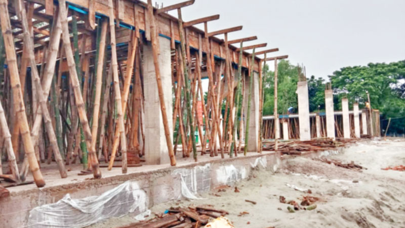 ভাঙনের শঙ্কা জেনেও মুজিব কিল্লা তৈরিতে তোড়জোড় ভাঙনের শঙ্কা জেনেও মুজিব কিল্লা তৈরিতে তোড়জোড়