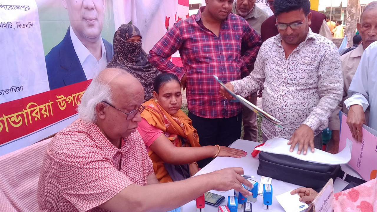 ফ্রি মেডিকেল ক্যাম্পের মাধ্যমে চিকিৎসাসেবা পেল ভান্ডারিয়াবাসী ফ্রি মেডিকেল ক্যাম্পের মাধ্যমে চিকিৎসাসেবা পেল ভান্ডারিয়াবাসী