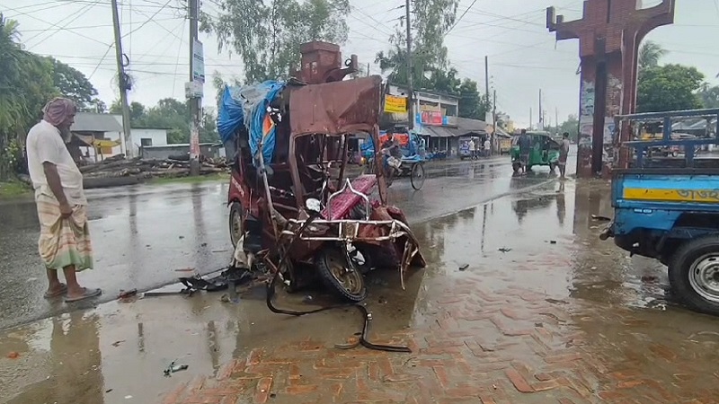 জামালপুরে সড়ক দুর্ঘটনায় শিক্ষকসহ নিহত ৩ জামালপুরে সড়ক দুর্ঘটনায় শিক্ষকসহ নিহত ৩