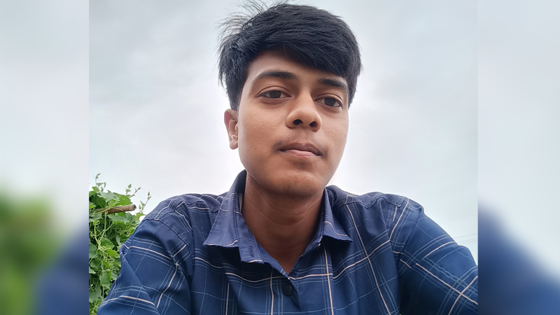 ছাত্র আন্দোলনে নিহত রায়হান পেলেন জিপিএ ৫, অঝোরে কাঁদছেন মা ছাত্র আন্দোলনে নিহত রায়হান পেলেন জিপিএ ৫, অঝোরে কাঁদছেন মা