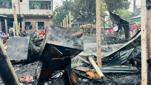 গ্যাস সিলিন্ডারের গুদামে আগুন, পুড়ল ৬ প্রতিষ্ঠান