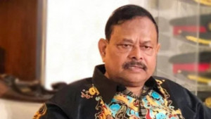 স্ত্রীসহ সাবেক সেনাপ্রধান আজিজের দেশত্যাগে নিষেধাজ্ঞা