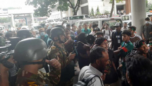 এইচএসসির ফলাফল সংস্কারের দাবিতে সচিবালয়ে ৫ শতাধিক শিক্ষার্থী