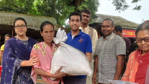 শেরপুরের ২ উপজেলায় ৩০তম বিসিএস প্রশাসন অ্যাসোসিয়েশনের উদ্যোগে ত্রাণ বিতরণ