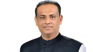 সাবেক ভূমিমন্ত্রী সাইফুজ্জামান এখন লন্ডনে, আমিরাতে আরও ৩০০ বাড়ির সন্ধান