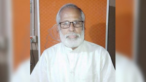 বাড়ির সামনে সাংবাদিককে কুপিয়ে হত্যা, তরুণ আটক