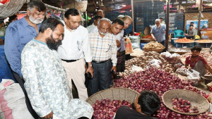 দ্রব্যমূল্য নিয়ন্ত্রণে কাঁচাবাজারে এফবিসিসিআই প্রতিনিধিরা