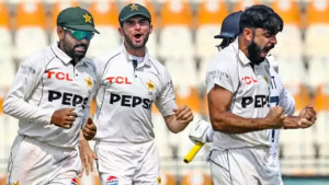 টানা ব্যর্থতায় পাকিস্তান দলে জায়গা হারালেন বাবর