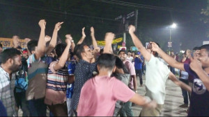 বেরোবিতে ছাত্র রাজনীতি নিষিদ্ধে শিক্ষার্থীদের আনন্দ মিছিল, মিষ্টি বিতরণ