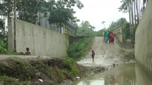 দুই সেতুর কাজ বন্ধ রেখে লাপাত্তা ঠিকাদার