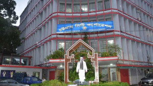 চট্টগ্রামে সাবেক প্যানেল মেয়রের নকল সিগারেটের গুদাম সিলগালা