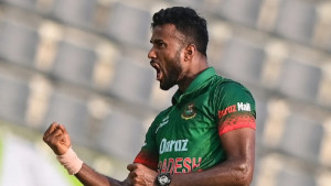 ইনজুরি নিয়েও ভারত সফরে এবাদত 
