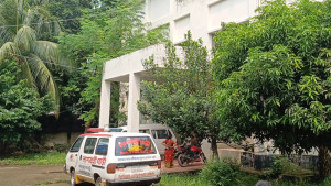 পূজামণ্ডপ থেকে ফিরে অসুস্থ হন ২ কলেজছাত্রী, পুলিশ বলছে ‘অ্যালকোহল পানে’ মৃত্যু