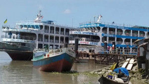 ঢাকা থেকে ৬ গন্তব্যে নৌযান চলাচল বন্ধ