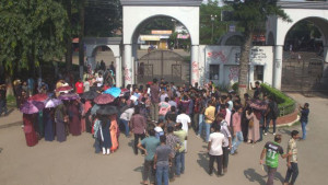 ‘তুমি কোন দোকানের লাড্ডু খাও, তাও জানি’, ছাত্রীকে ইবি শিক্ষক