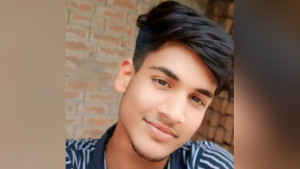 সাঁতরে বাবার কাছে খাবার নিয়ে যাওয়ার সময় পদ্মায় ডুবে স্কুলছাত্র নিখোঁজ