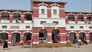 খুলনায় আদালত চত্বর  থেকে আসামি পলায়ন