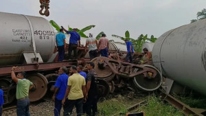 ১১ ঘণ্টা পর খুলনার সঙ্গে সারা দেশের রেল যোগাযোগ স্বাভাবিক 