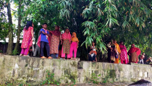 পুলিশ হত্যা মামলায় ‘পুরুষশূন্য’ জেলেপাড়ায় লুটপাটের অভিযোগ, গুলিবিদ্ধ ১