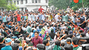বিক্ষোভে বেঞ্চ হারালেন ১২ বিচারপতি