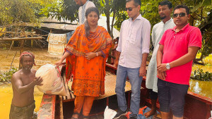 নেত্রকোনায় বন্যার্তদের পাশে ৩০তম বিসিএস প্রশাসন অ্যাসোসিয়েশন