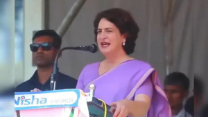 প্রিয়াঙ্কার নির্বাচনী অভিষেক, জমা দিলেন মনোনয়নপত্র