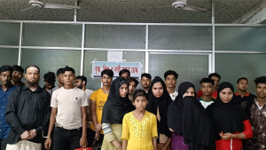টেকনাফে ভ্রমণের কথা বলে দালালের কাছে বিক্রি, পাচারকালে আটক ২৩