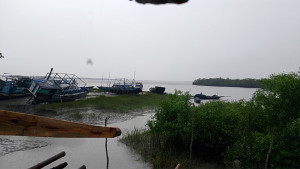 সাতক্ষীরায় ভোর থেকে বৃষ্টি, খোলা ৮৮৭ আশ্রয়কেন্দ্র
