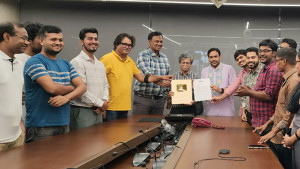ইউটিউবের ‘গোল্ডেন প্লে বাটন’ পেল সমকাল