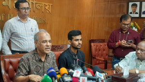যেসব পুলিশ কাজে যোগ দেননি তাদের আইনের আওতায় আনা হবে: স্বরাষ্ট্র উপদেষ্টা